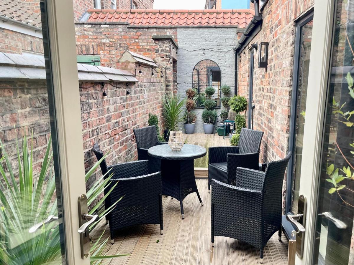 Stay At No 4 York Centre Екстериор снимка